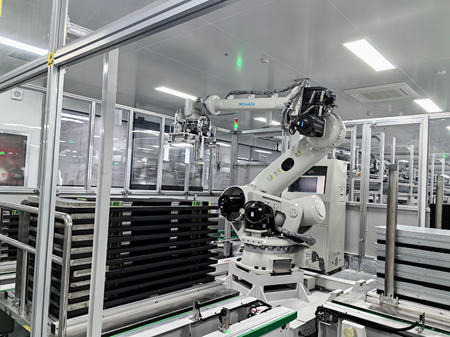 雄安新區(qū)首條信創(chuàng)產(chǎn)品數(shù)字化產(chǎn)線自動(dòng)化裝配作業(yè)。雄安百信信息科技有限公司供圖