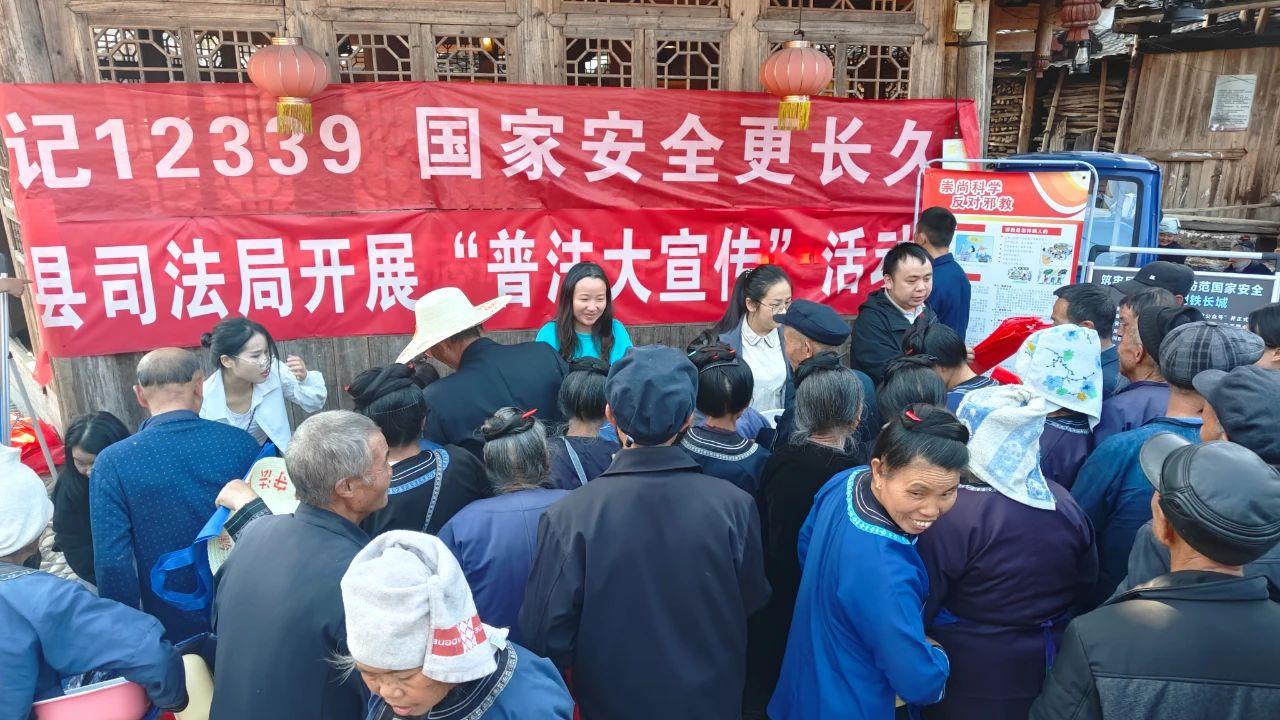 普法活動(dòng)現(xiàn)場(chǎng).jpg