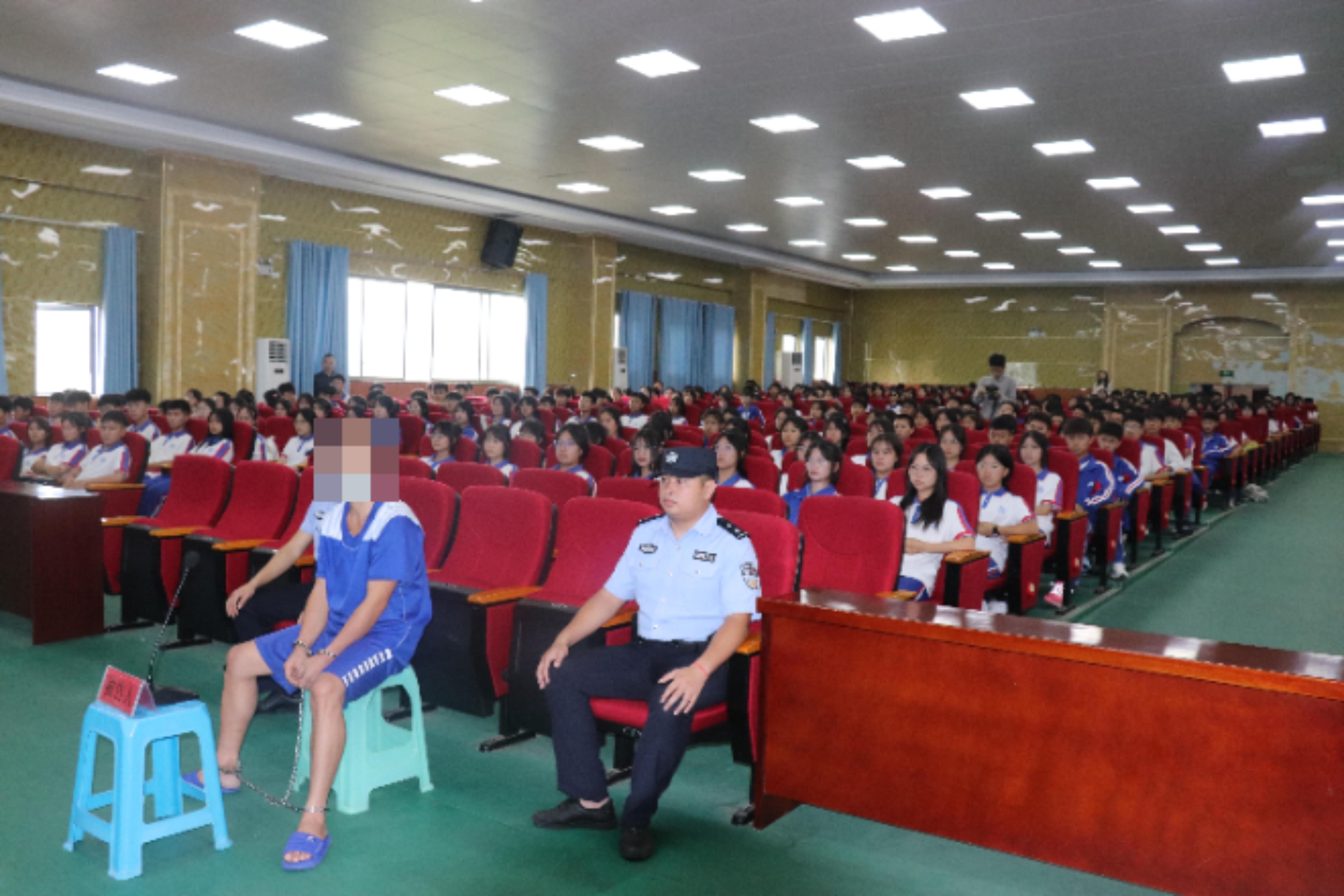 圖2 庭審進(jìn)校園活動現(xiàn)場.jpg