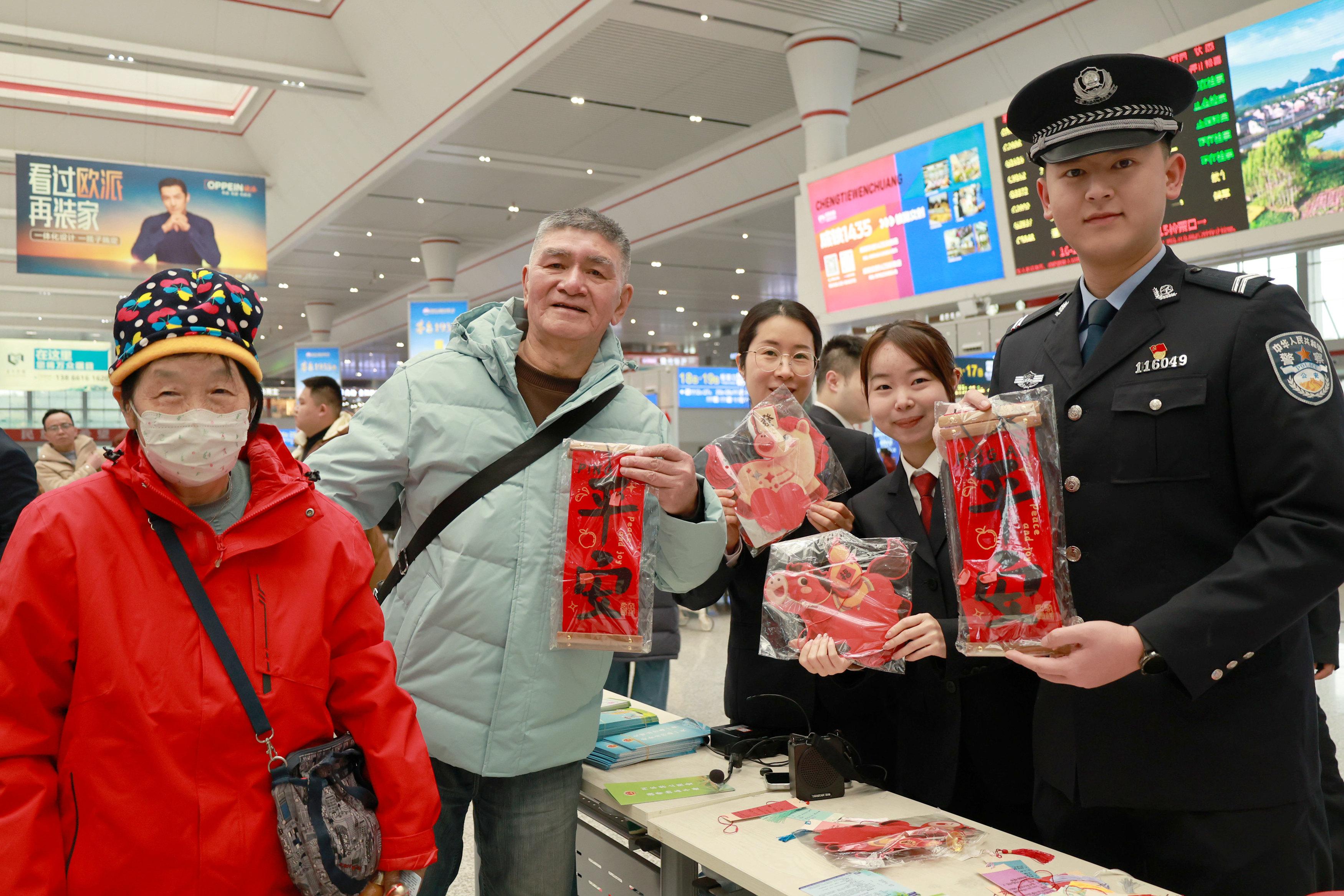 8 通過有獎互動問答的方式讓法治知識深入人心.jpg