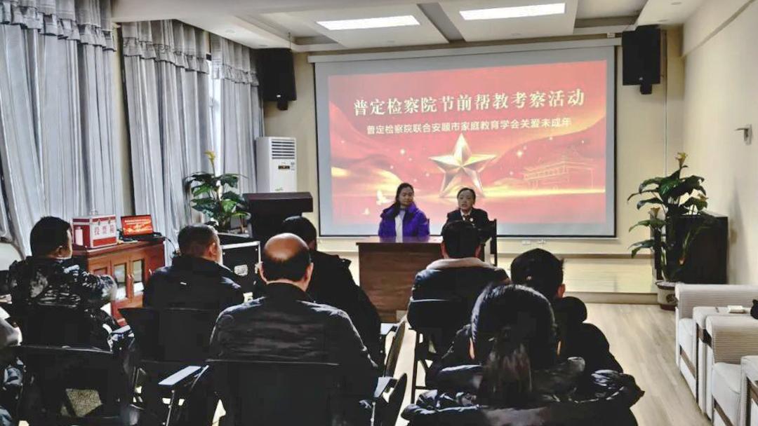 圖1 考察活動(dòng)現(xiàn)場(chǎng).jpg