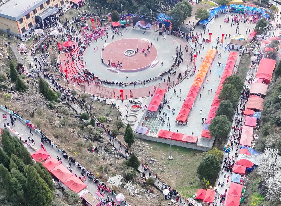 圖1 跳花節(jié)活動(dòng)現(xiàn)場.jpg