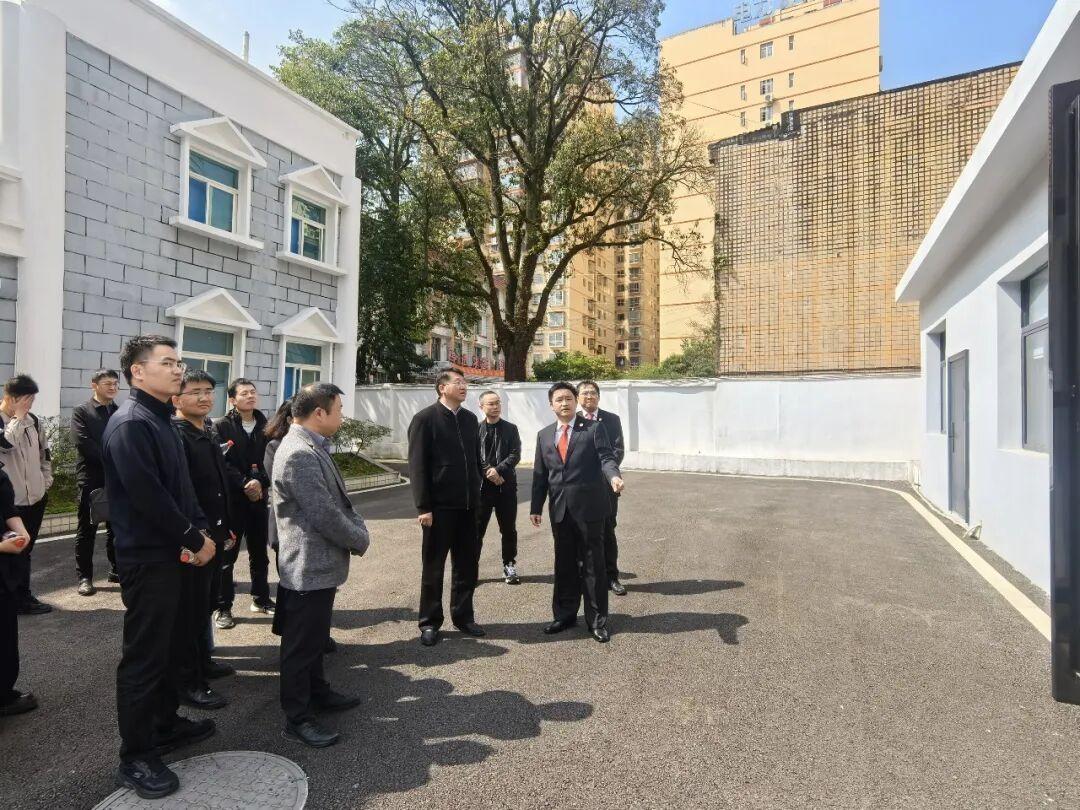 圖1 在沙包堡人民法庭調研.jpg