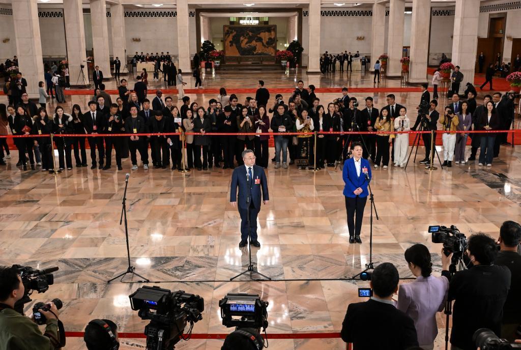 全國政協(xié)十四屆四次會議第三場“委員通道”集體采訪活動舉行