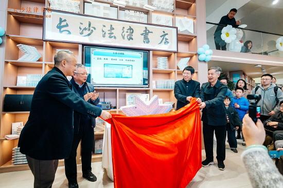 5d06ad56b2737604aeb1d4260fa70203_05_05_2915.jpg 5d06ad56b2737604aeb1d4260fa70203_05_05_2915.jpg