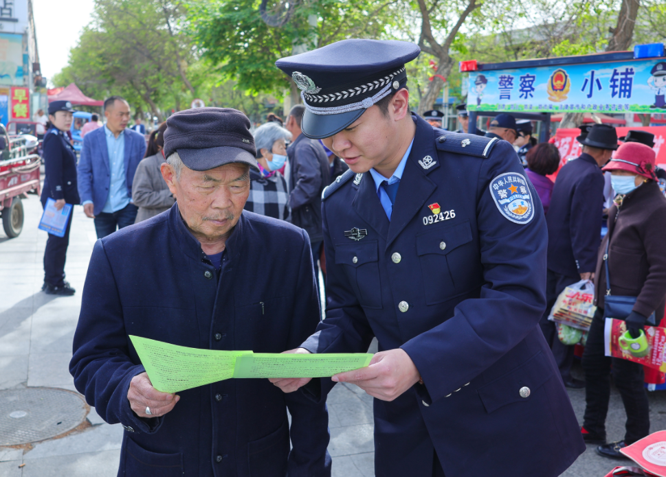 新疆和碩：憲法宣傳進(jìn)市場(chǎng) 法治理念入民心