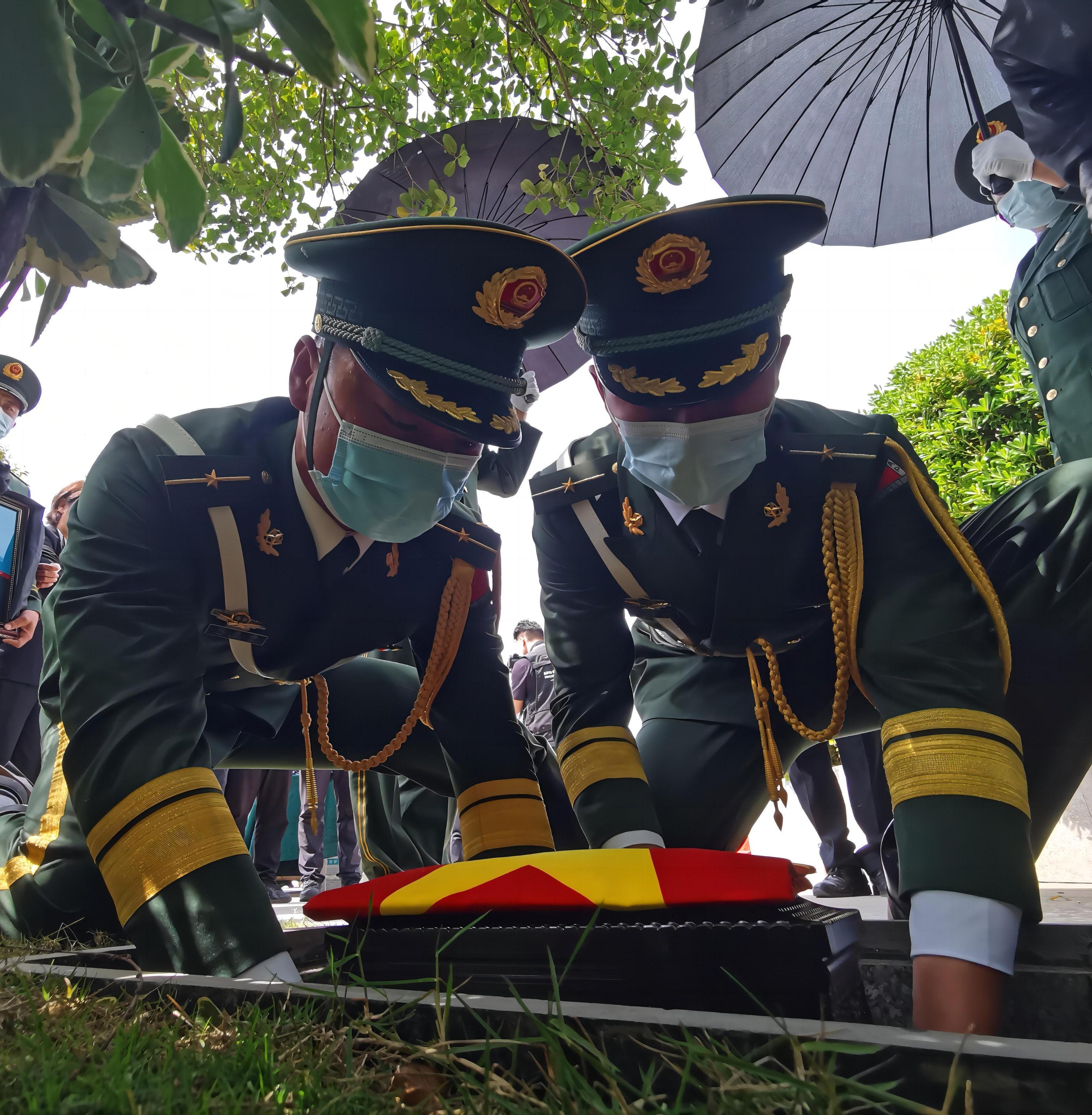 汪曉龍，我們送你回家！