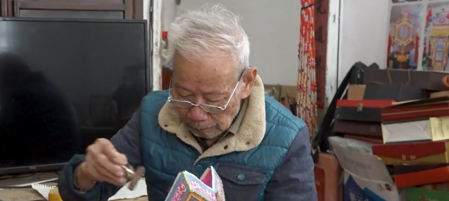 國家級非遺泉州花燈傳承人七十余載花燈路